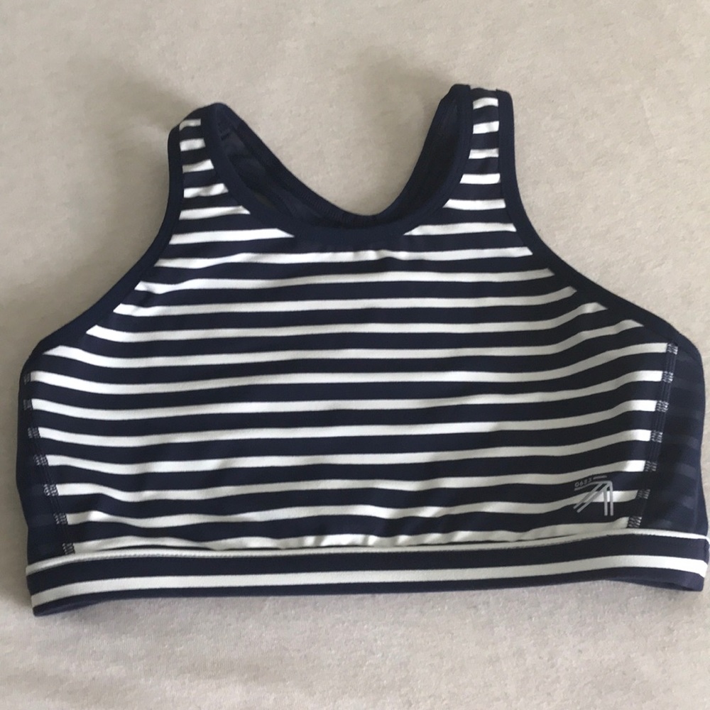 New Balance top